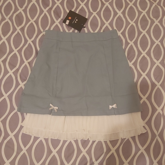 Brand new skirt - Picture 2 of 3